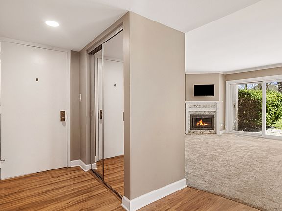 5th image of 563 Woodview Rd APT D