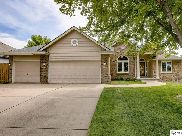 8627 S 97th Ave, La Vista, NE 68128