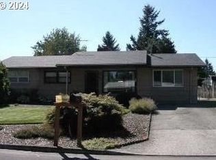 18950 NE Holladay St, Portland, OR 97230
