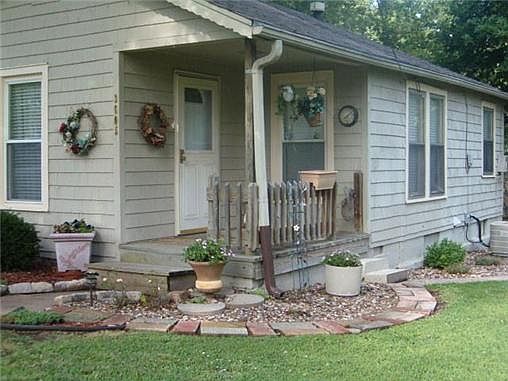 3rd image of 3605 Peek Dr