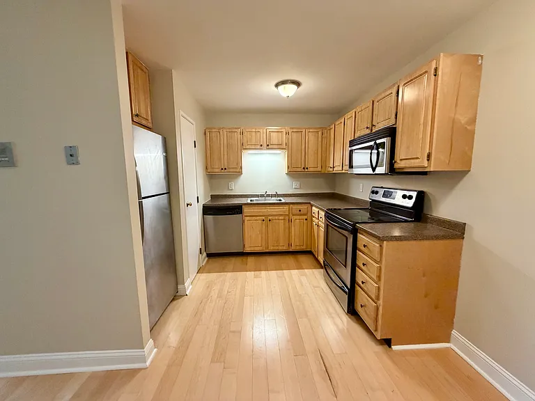 17 Chapel Hill Dr #8 — Photo 3