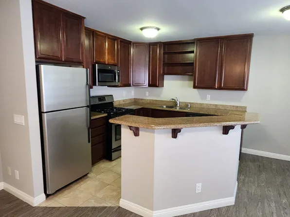 DJD, 3230 E Wilton St APT 202, Long Beach, CA 90804