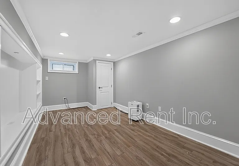 528 S Curley St — Photo 21