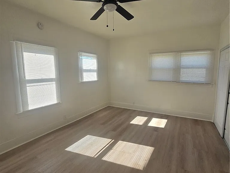 942 E 2nd St #7 — Photo 11