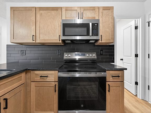 3rd image of 4755 Palmetto St