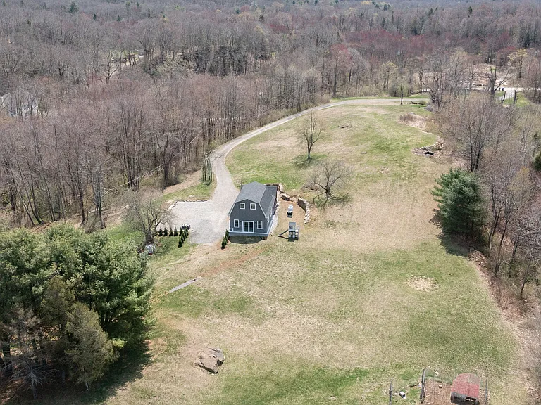 104 Donahue Rd — Photo 5
