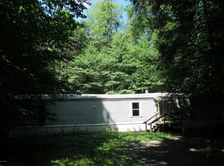 132 Sand Spring Dr, Greentown, PA 18426