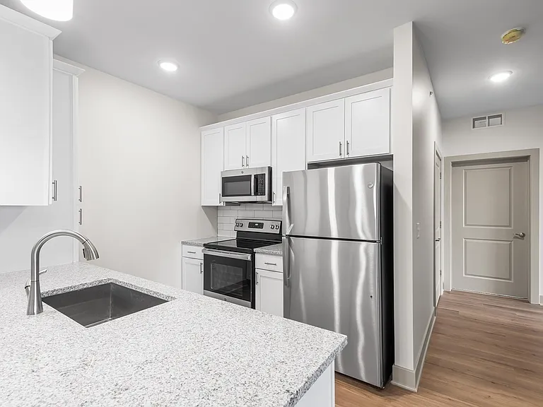 Midtown Apartments — Photo 37