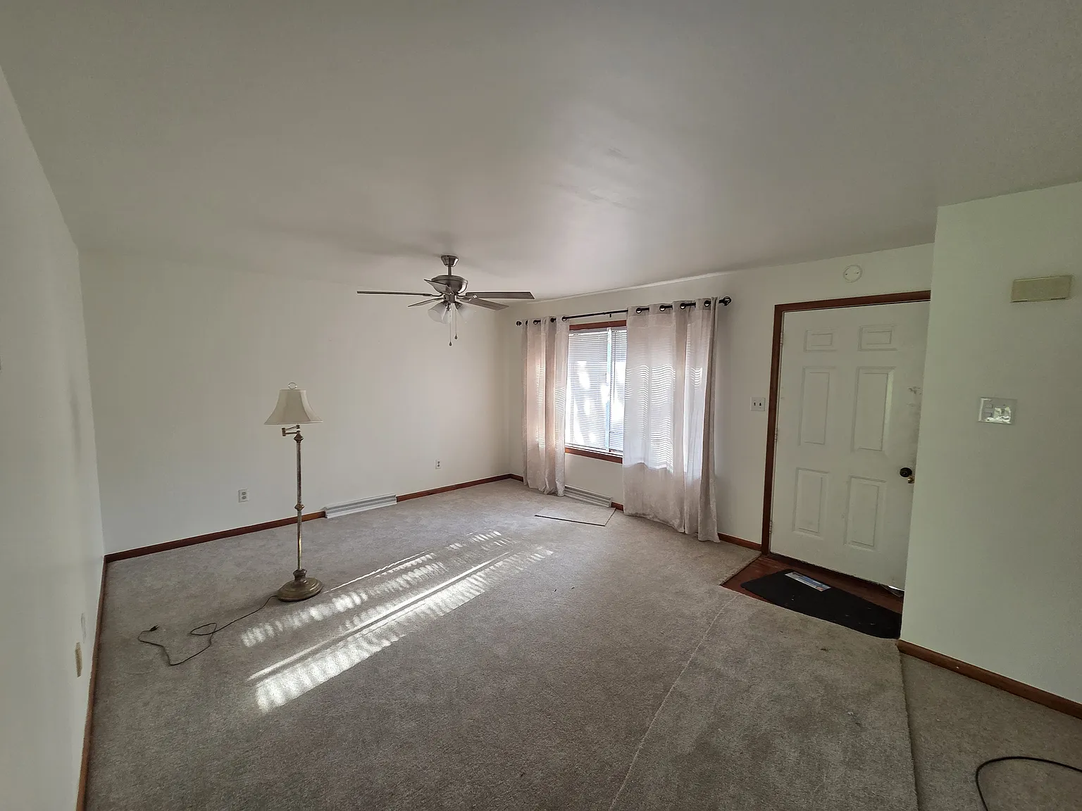 3 bed, 1148 sqft, $1,750 — Photo 2