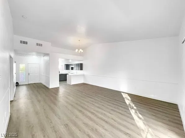 400 Amber Pine St APT 203, Las Vegas, NV 89144