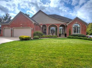 1102 Dora Dr, Sellersburg, IN 47172