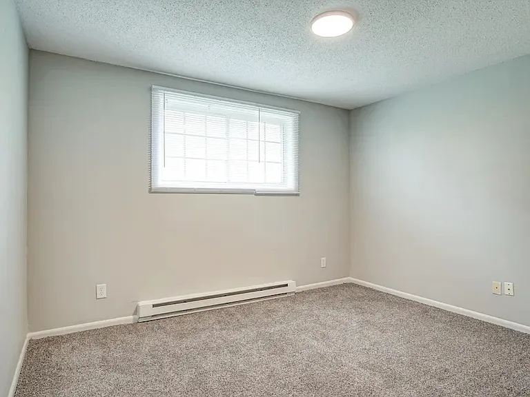 Point Place Apartments — Photo 24
