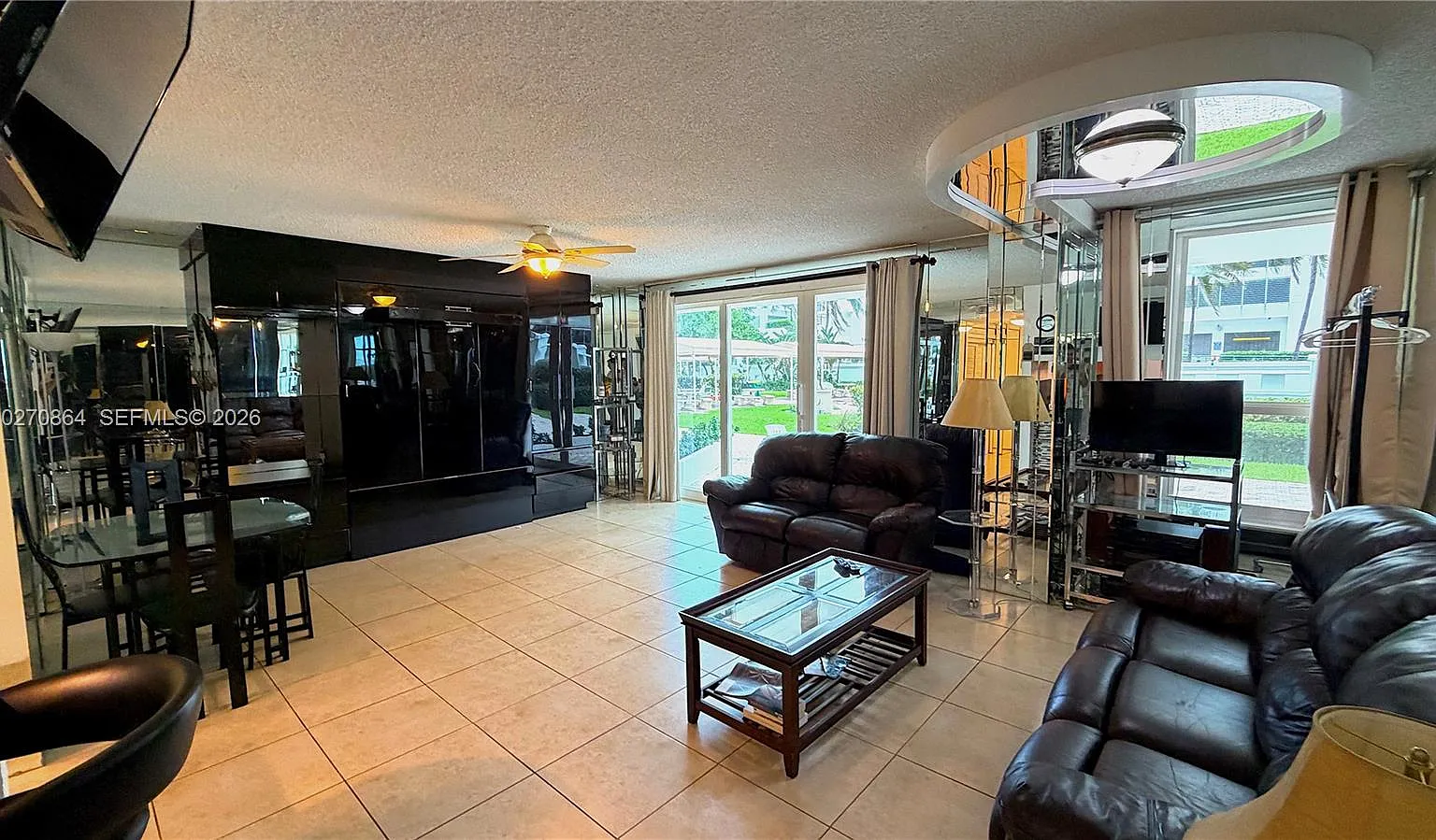 Alexander Towers Condo — Photo 3
