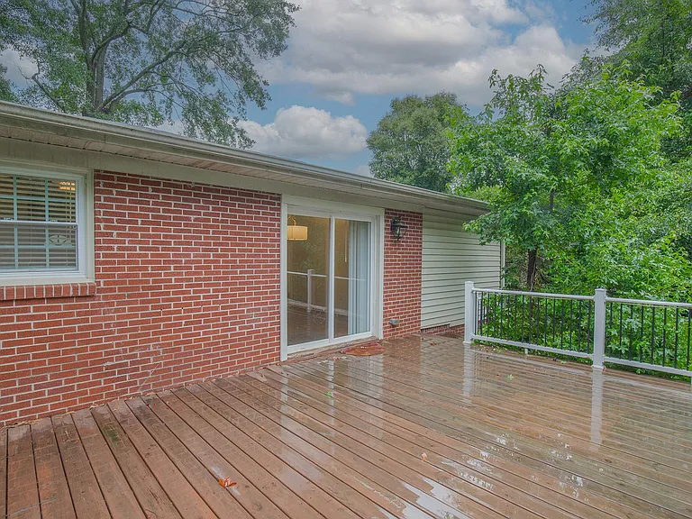 82 Pleasantdale Cir — Photo 15
