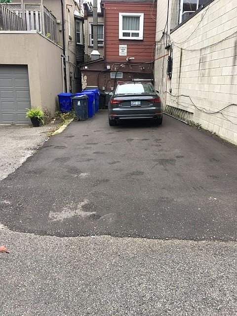 2nd image of 2008 Queen St E