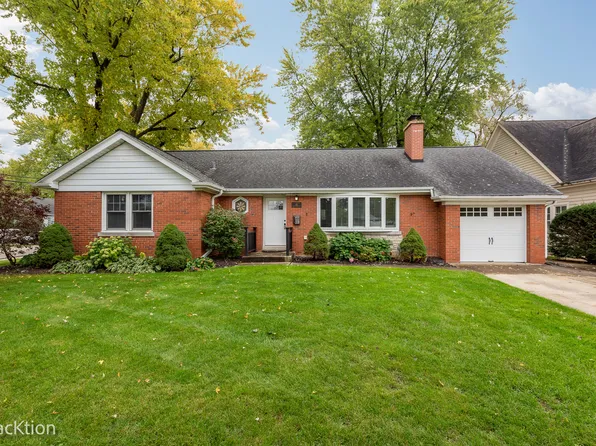 141 E Richmond St, Westmont, IL 60559