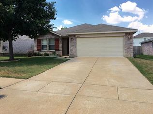 1052 Triple Crown Dr, Fort Worth, TX 76179
