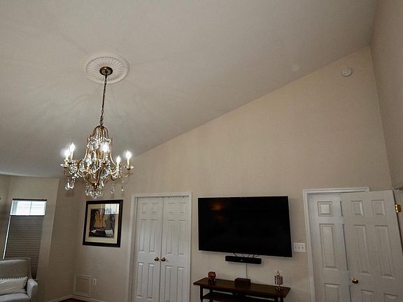 4th image of 23323 Jonquil Ln