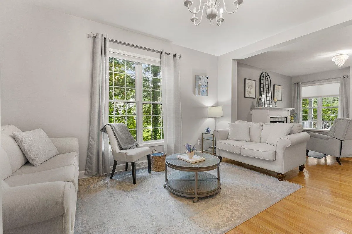 2 bed, 1800 sqft, $2,695 — Photo 2