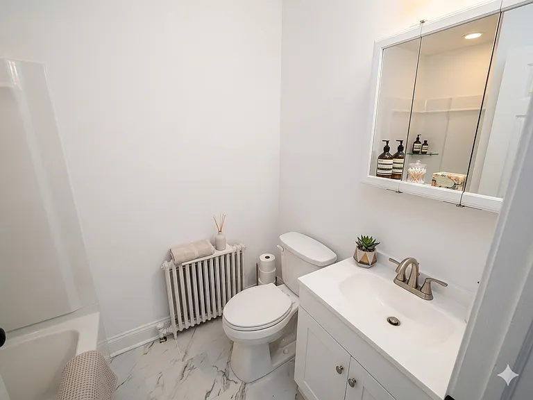 1835 Corcoran St NE — Photo 9