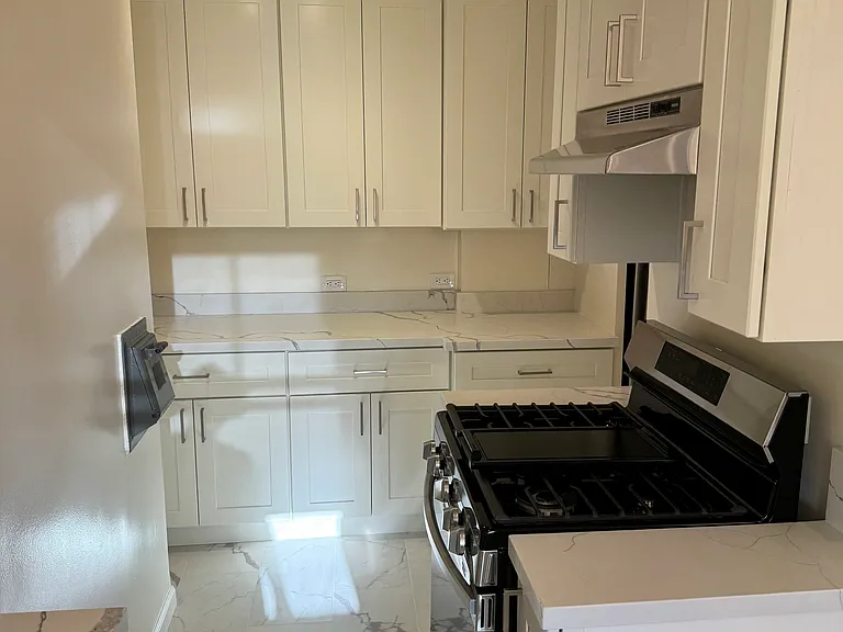 Crestview Apartments — Photo 16
