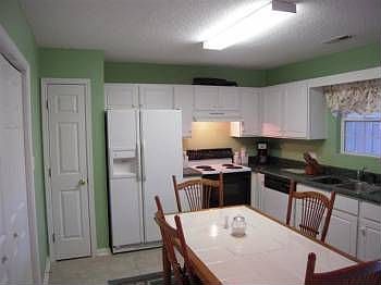 3rd image of 206 Woodruff Park Ln
