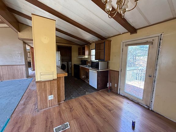 3rd image of 8 Spring Brook Road