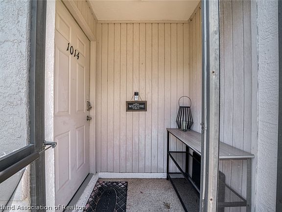 4th image of 1014 Villaway W