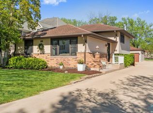 5549 Washington St, Downers Grove, IL 60516