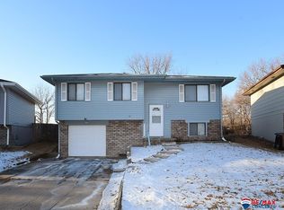 175 Laramie Trl, Lincoln, NE 68521