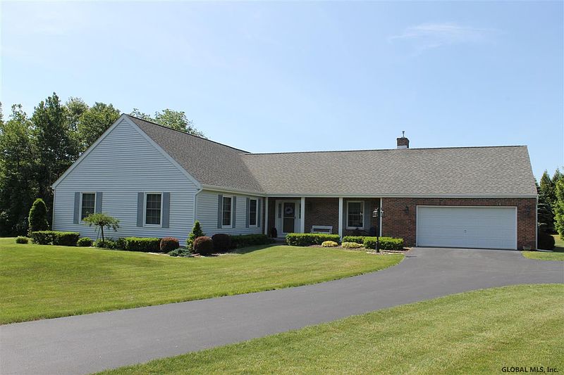 2nd image of 8 HUNTER Drive