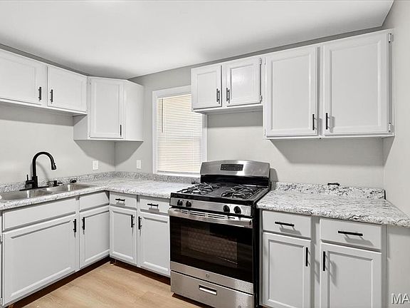 3rd image of 7137 Garesche Ave
