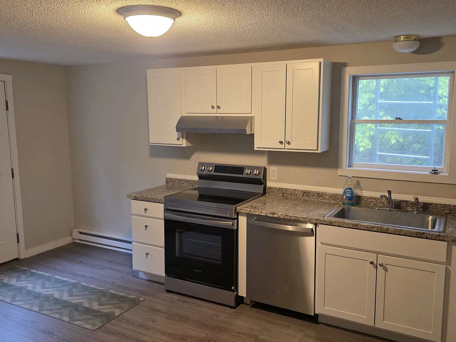 3 bed, 1.5 bath, 1000 sqft, $2,750 — Photo 3