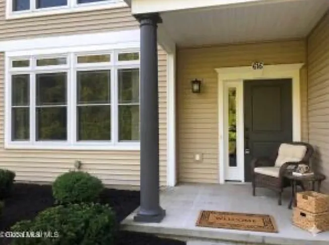 616 Lois Ln #616 — Photo 2