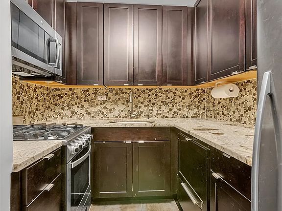 3rd image of 153 E 57th St APT 3B