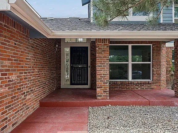 5 bed, 4653 sqft, $4,200 — Photo 2