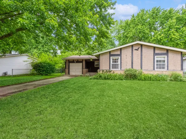 4514 Sussex Dr, McHenry, IL 60050
