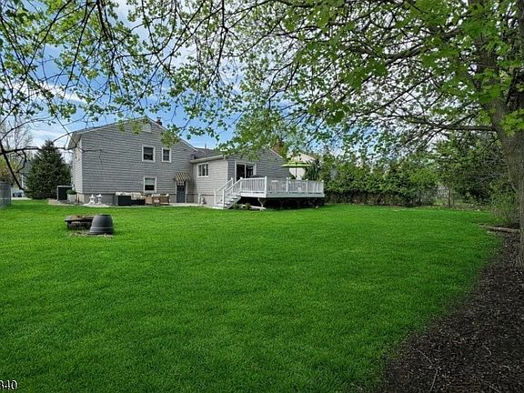 3rd image of 8 Alcott Dr