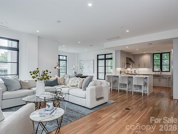 5th image of 1333 Queens Rd Unit D1