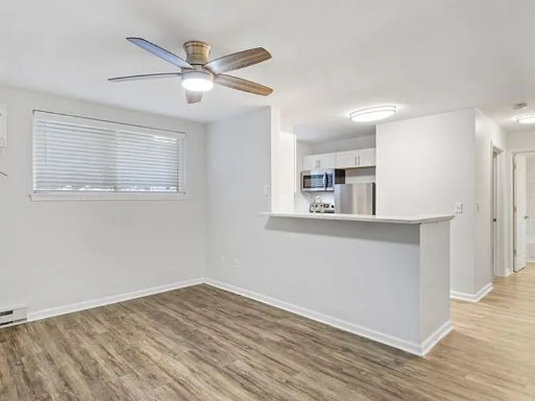 2557 Hackberry St #2 — Photo 3