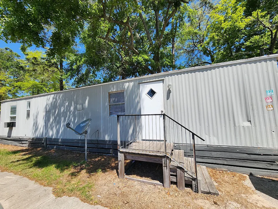 1219 W Oglethorpe Hwy