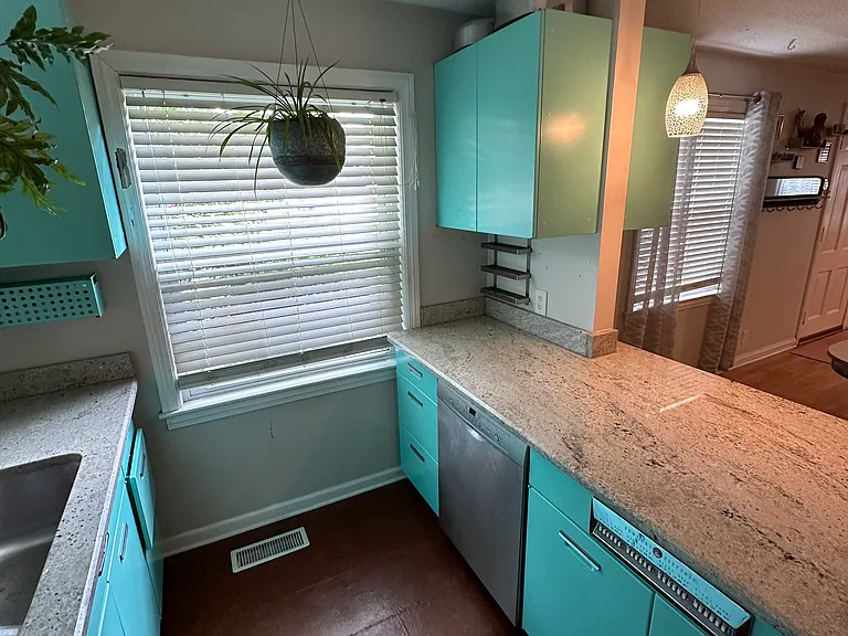 1712 Marsden Ave — Photo 14