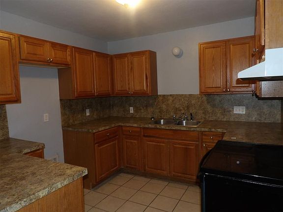 3rd image of 1437 SW 36th St