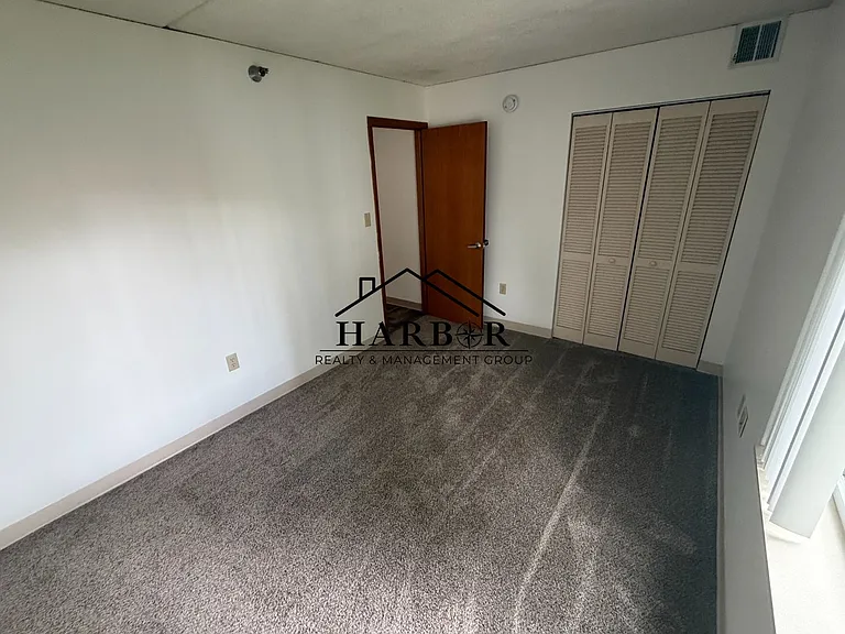 Oak Tree Flats — Photo 15