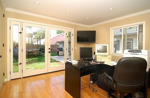 detached ofc with 1/4 bathroom