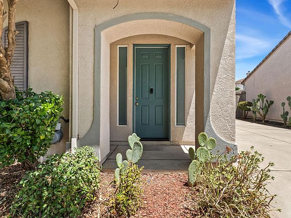 5th image of 330 Belfont Cir