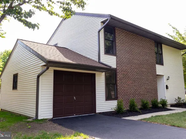 2 Enfield Dr, East Windsor, NJ 08520
