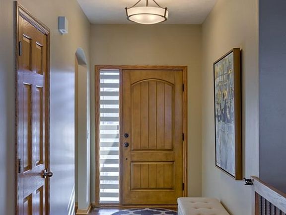 3rd image of 17004 Colony Dr