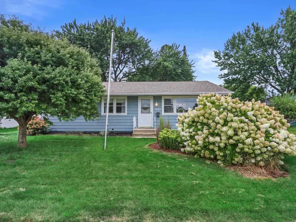 1223 Mayfair Dr, Janesville, WI 53545