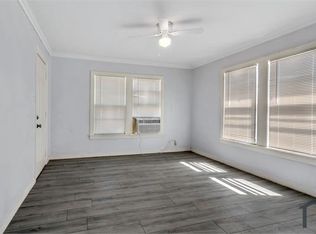 305 N Robinson St #C, Cleburne, TX 76031